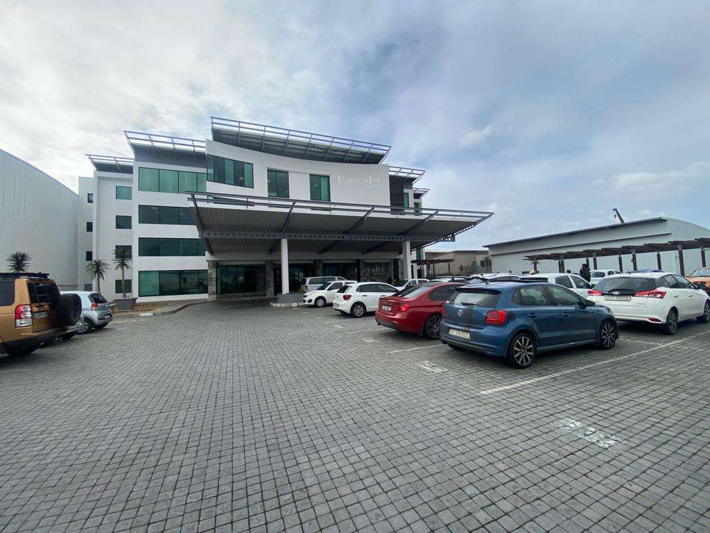 349m² Office For Rent in Airport City Airport Industria